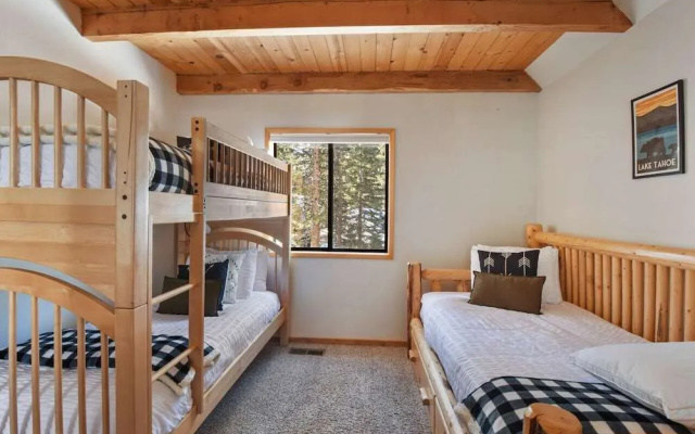 Tahoe Vista Lake Lodge