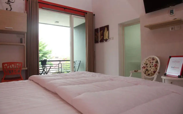 RedDoorz near Plaza Marina 2