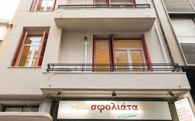 Отель Karitsi Place Афины вид на фасад