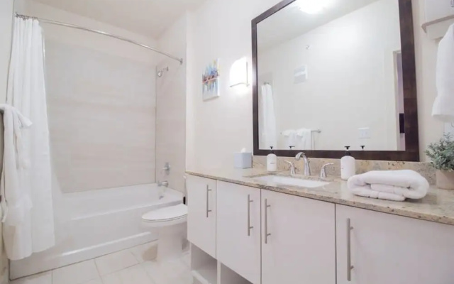 Revive Tanglewood Stunning 2BR in Uptown Houston
