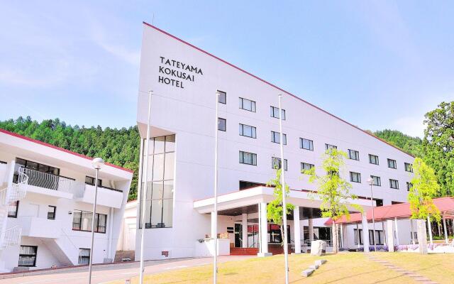 Tateyama Kokusai Hotel Тояма вид на фасад
