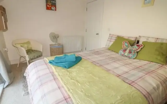 Shell Hill 3-bed Apt, Sleeps 6, 15 Mins to Beach