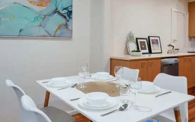 Bright 2B Hampton Coastal Getaway Steps From Beach