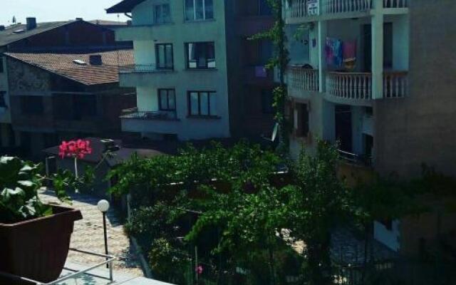 Family Hotel Astra вид на фасад