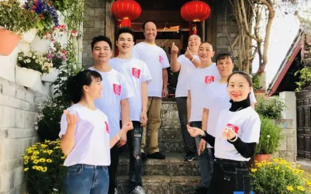 Lijiang Zhenmei Shishan Scenic Inn (Sifang Street Big Water Wheel Store)