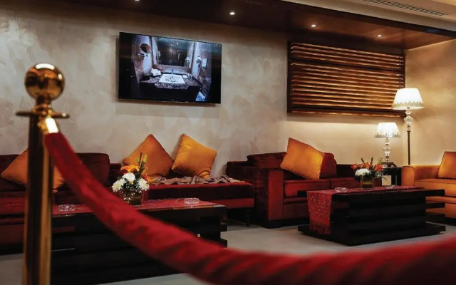 Seven Roses Hotel