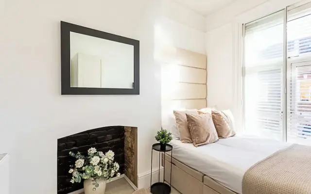 Stylish Apartment In Leafy Richmond