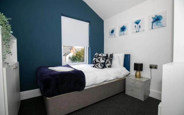 Modern Contractor House & Garden & Free Parking