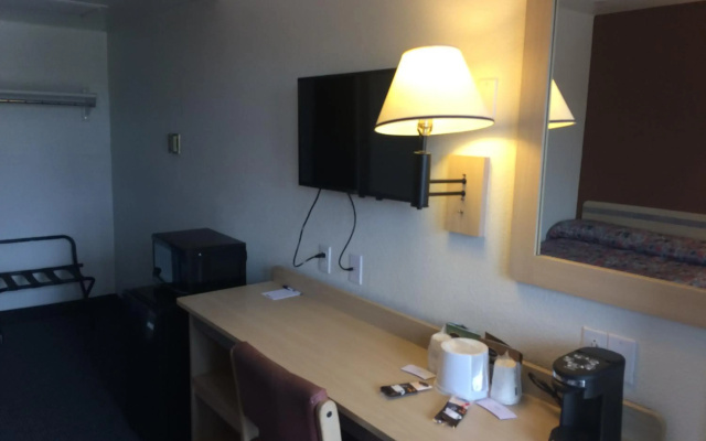 Motel 6 Raton