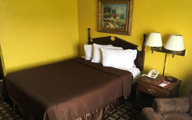 Country Hearth Inn and Suites Bowling Green