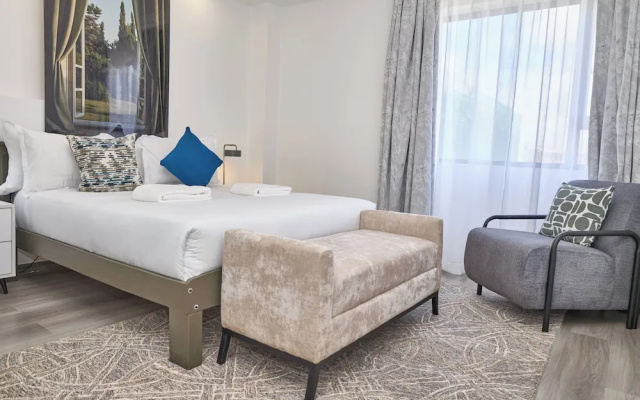 Nari By Edmor Suites