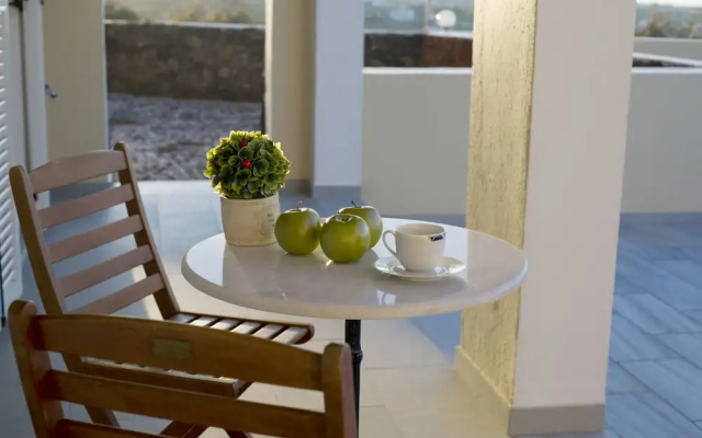 Pithos Apartments