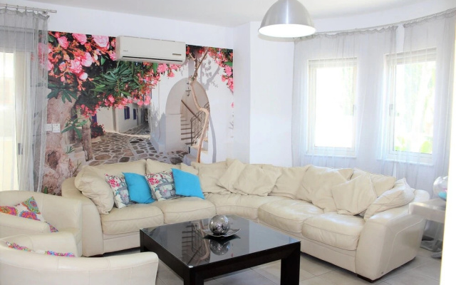 Avrora Villa PV