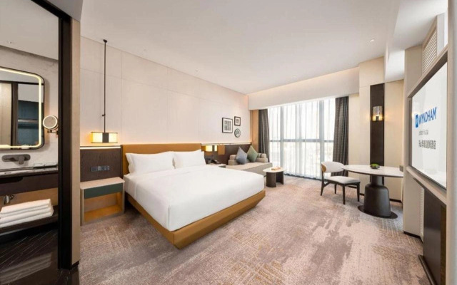 Wyndham Leshan Downtown