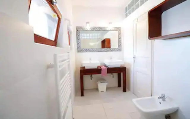 Maharaja Mountain Palace 3-bed Apartment in Buda