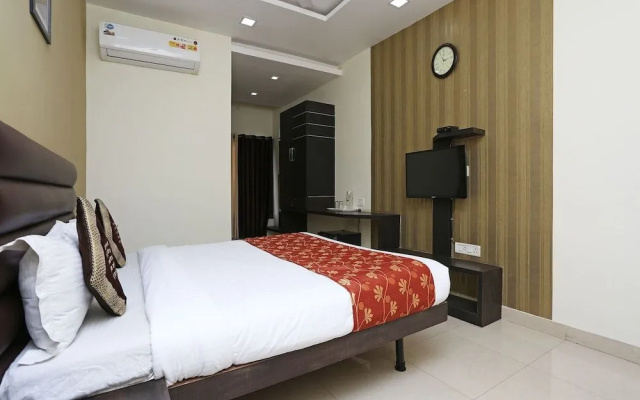OYO Flagship 8173 Hotel Singh Palace