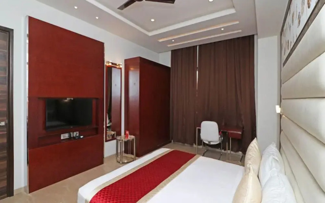 C Pearls Hotel  Banque by OYO Rooms