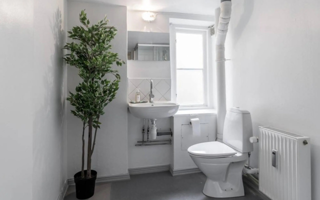 ★Apt. Centrum of CPH, 50M to Metro, w. Balcony!★