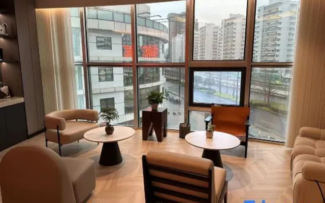 SK Simple Luxury Hotel (Shanghai Xujiahui Gymnasium Subway Station)