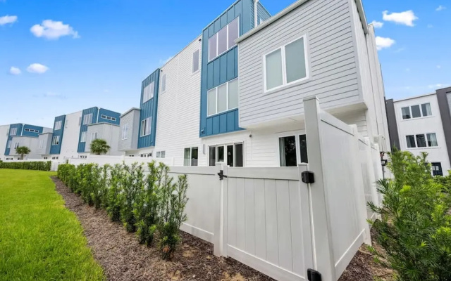 Massive 4 000 Sqft Luxury Duplex
