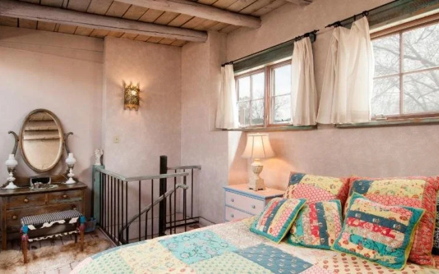 Inger Jirby Gallery & Guest Houses