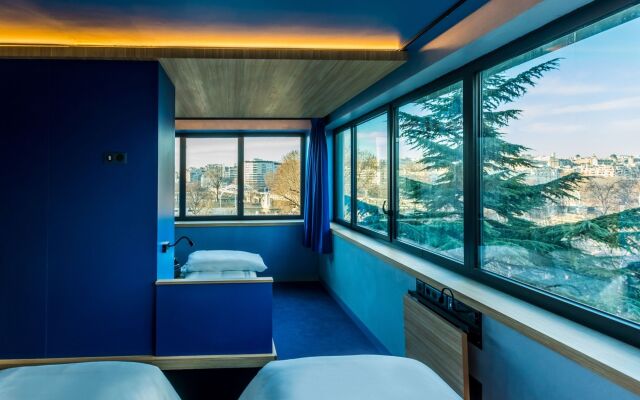 Отель Hôtel Yooma Urban Lodge комната для гостей