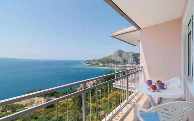 Beautiful Home in Omis With Wifi and 8 Bedrooms