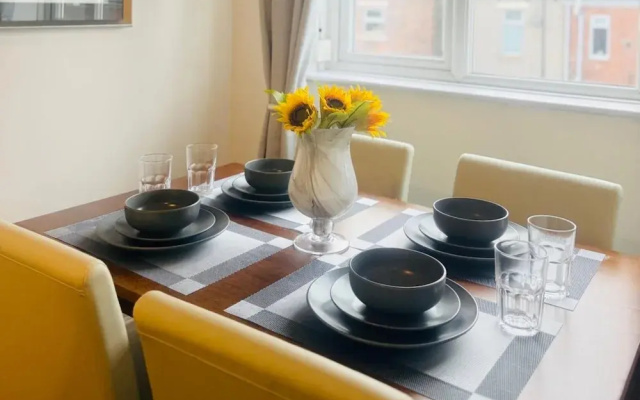 1 Bed Flat - Sleeps 3 - Parking - Pet Friendly