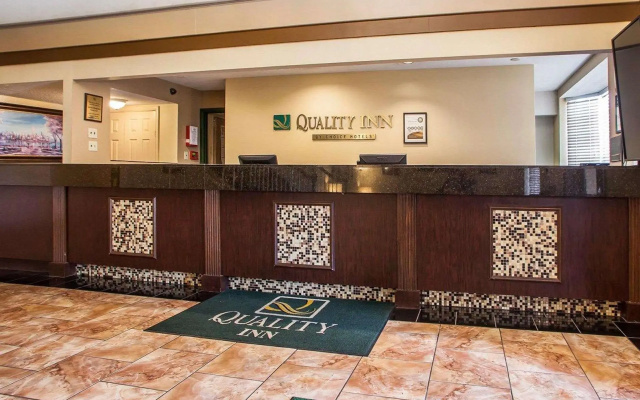Quality Inn Saint Louis Airport
