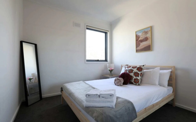 Extra Large 2 Bedroom Apartment in Melbournes Southbank