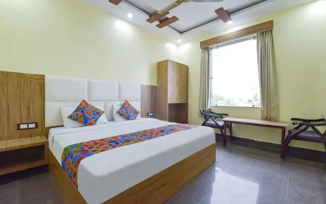 Fabhotel Madhav