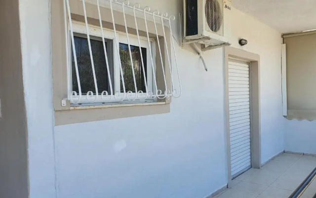 Almiri Apartments By the sea