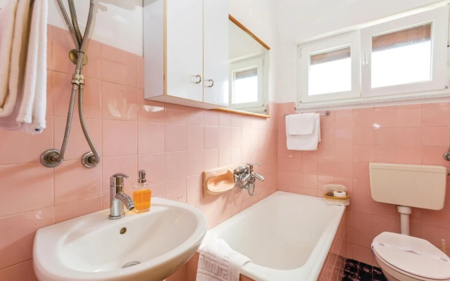 Stunning Home in Risika With Wifi and 3 Bedrooms