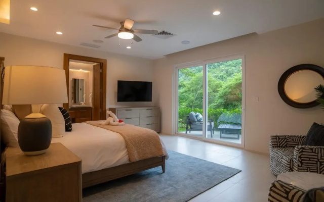 - Casa Cenizaro Six Bedroom Private Pool Family