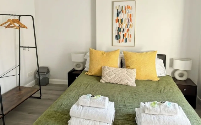 Charming Retreat With Hot Tub & Sauna Sleeps 4