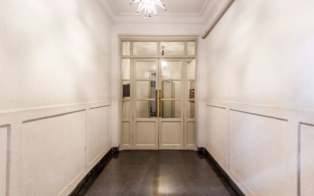 Отель Apartamento Luxury Palacio Real вид на фасад