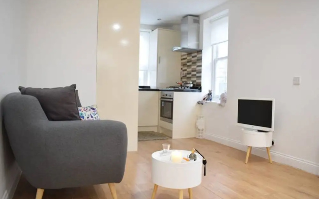 Modern Studio Near Oval