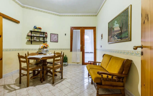 Yellow-House 100 Meters From the Sandy Beach