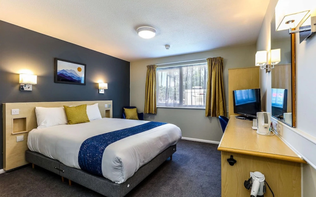 Days Inn Fleet M3