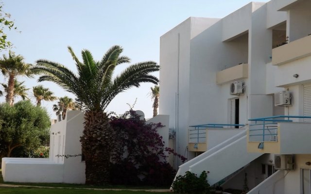Отель Leonidas Hotel and Studios Греция, Кос - 1 отзыв об отеле, цены и фото номеров - забронировать отель Leonidas Hotel and Studios онлайн вид на фасад