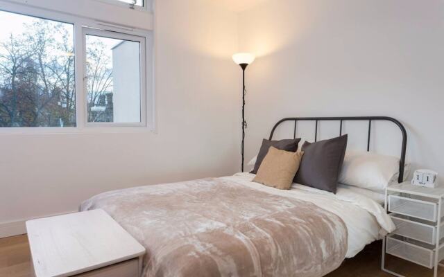 Отель 2 Bedroom Apartment near Clapham Common Sleeps 4 Великобритания, Лондон - отзывы, цены и фото номеров - забронировать отель 2 Bedroom Apartment near Clapham Common Sleeps 4 онлайн комната для гостей