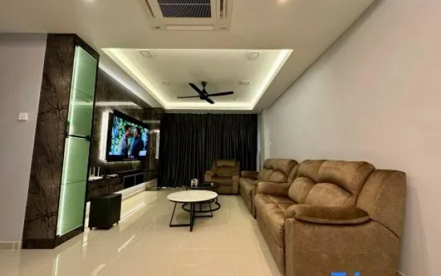 Sri Indah Luxury HomeStay