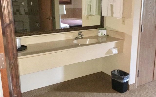 AmericInn Monmouth