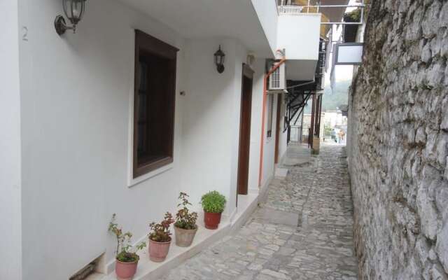 Отель Guesthouse Altin Албания, Берат - отзывы, цены и фото номеров - забронировать отель Guesthouse Altin онлайн вид на фасад