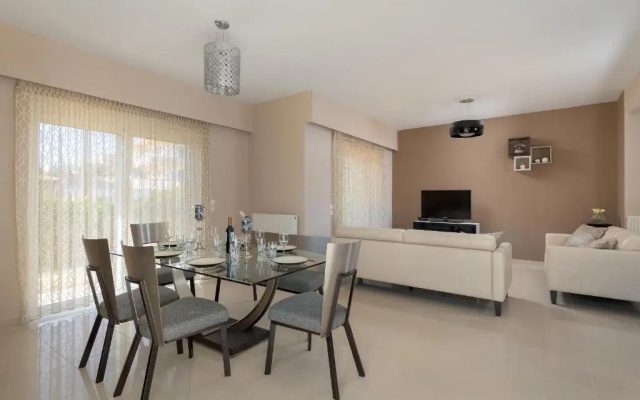 La Maisonette - 4 bedroom villa near the beach
