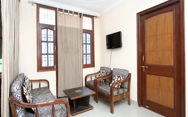 OYO 11905 Home Royal View Sec 6