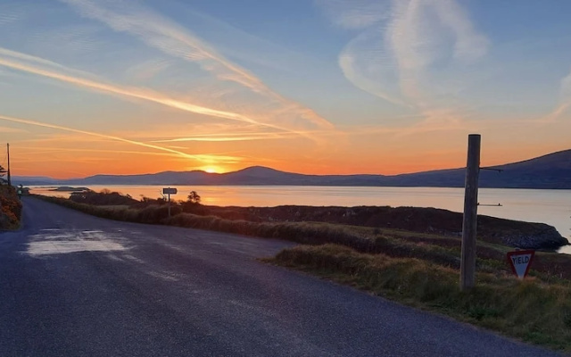 Bantry - House - Sleeps 6 - Sea Views - Parking