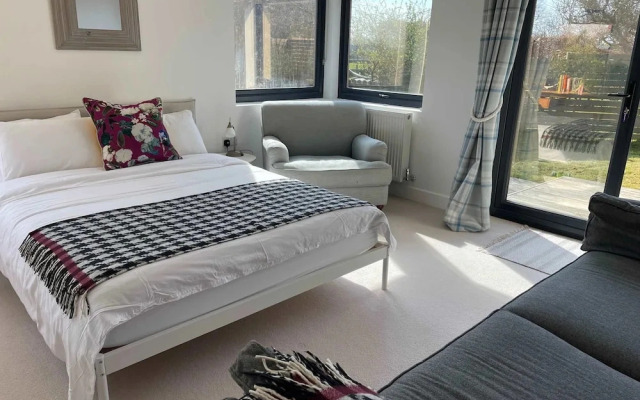Bespoke Retreat for 4 in West Wittering