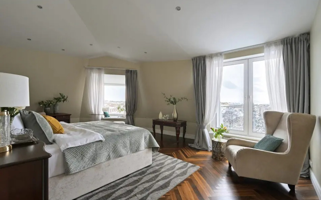 Minin Apartments на Караванной 11 (мансарда c террасой)