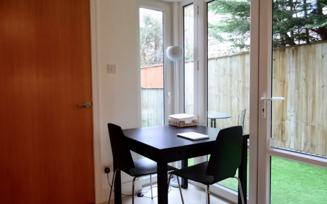 2 Bedroom Home Close To City Centre